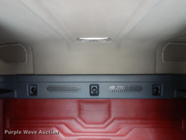 image for item EC9079 2013 Freightliner Cascadia semi truck