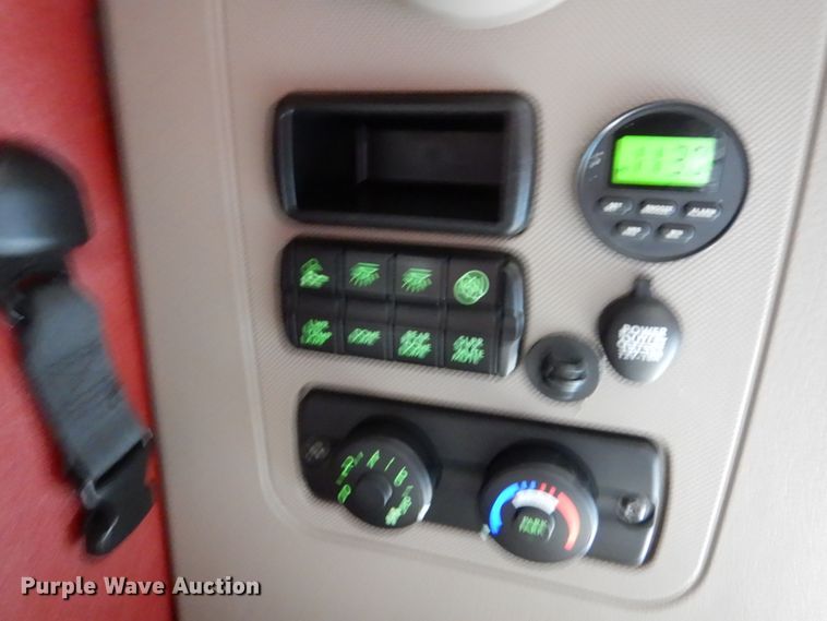 image for item EC9079 2013 Freightliner Cascadia semi truck