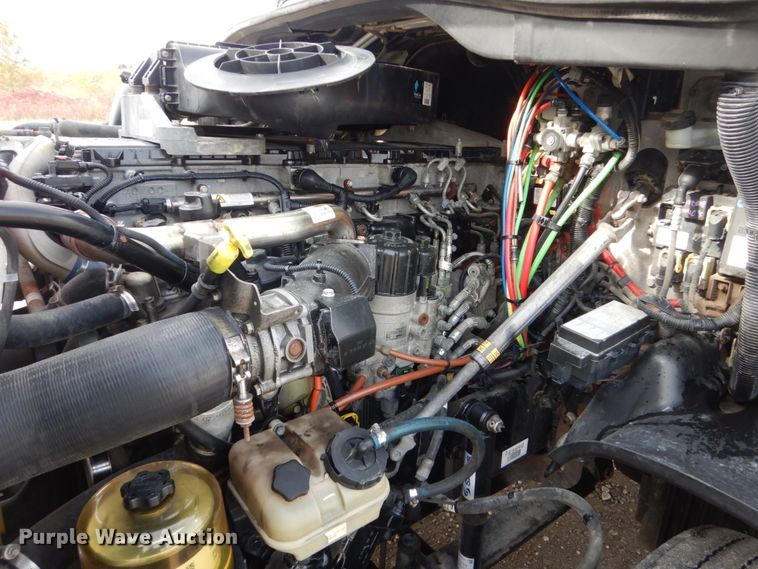 image for item EC9079 2013 Freightliner Cascadia semi truck