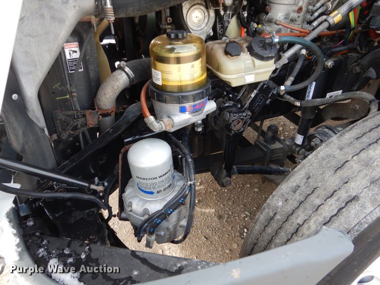 image for item EC9079 2013 Freightliner Cascadia semi truck