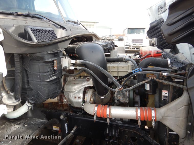 image for item EC9079 2013 Freightliner Cascadia semi truck