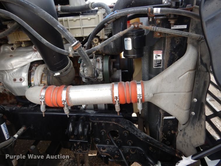 image for item EC9079 2013 Freightliner Cascadia semi truck