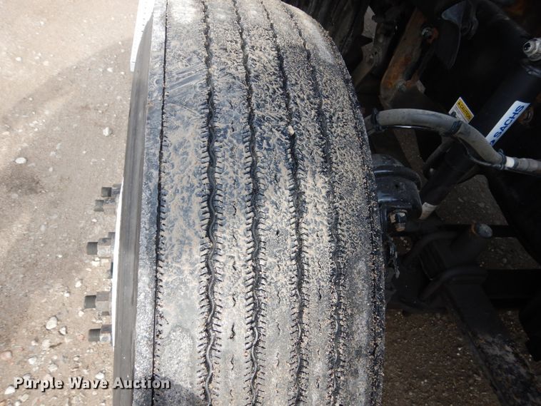 image for item EC9079 2013 Freightliner Cascadia semi truck