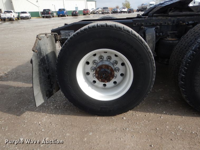 image for item EC9079 2013 Freightliner Cascadia semi truck