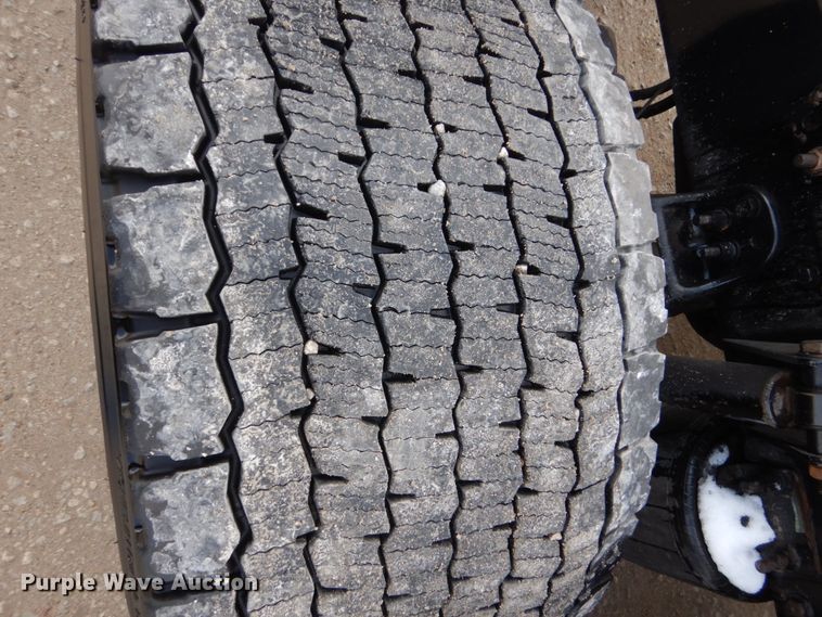 image for item EC9079 2013 Freightliner Cascadia semi truck