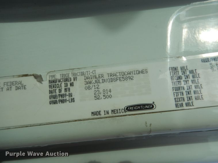 image for item EC9079 2013 Freightliner Cascadia semi truck