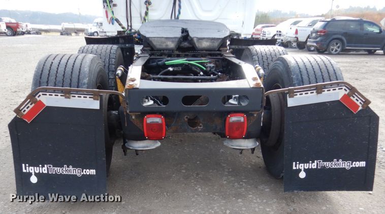 image for item EC9080 2013 Freightliner Cascadia semi truck