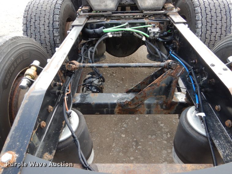 image for item EC9080 2013 Freightliner Cascadia semi truck