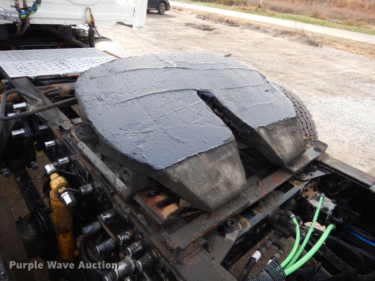 image for item EC9080 2013 Freightliner Cascadia semi truck