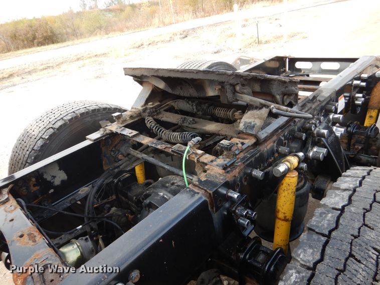 image for item EC9080 2013 Freightliner Cascadia semi truck