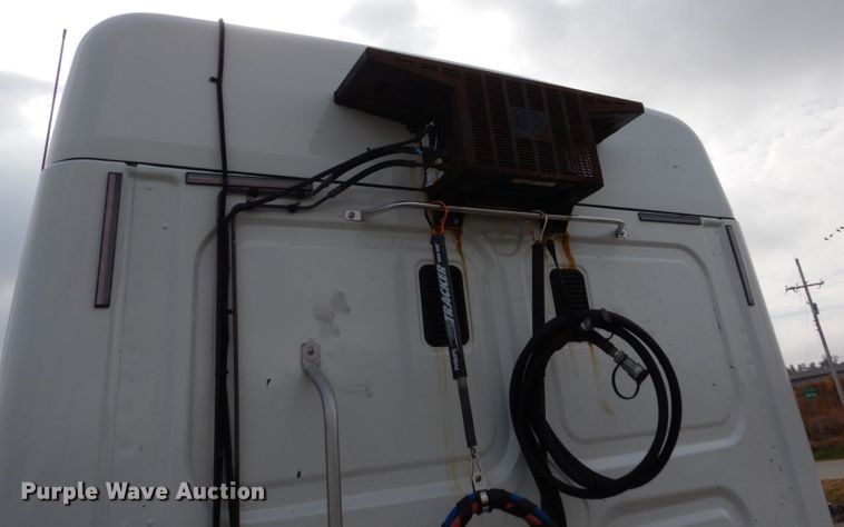 image for item EC9080 2013 Freightliner Cascadia semi truck