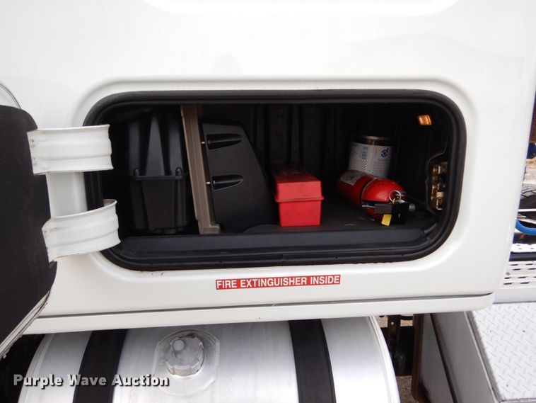 image for item EC9080 2013 Freightliner Cascadia semi truck