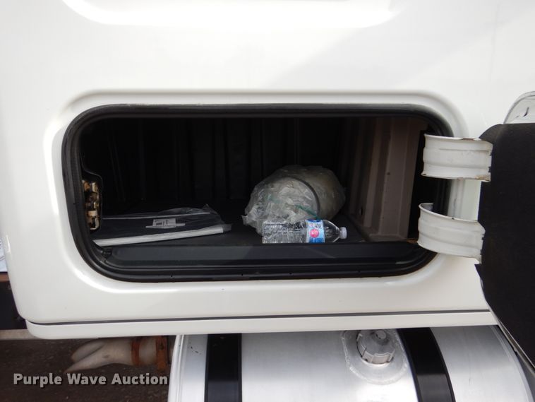 image for item EC9080 2013 Freightliner Cascadia semi truck