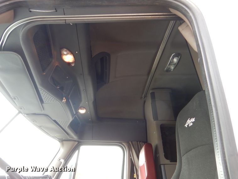 image for item EC9080 2013 Freightliner Cascadia semi truck