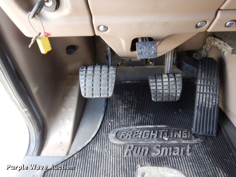 image for item EC9080 2013 Freightliner Cascadia semi truck