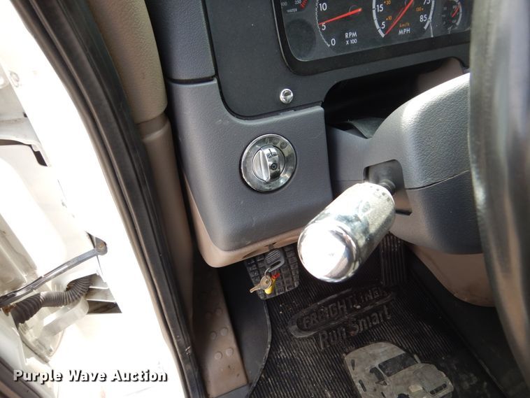 image for item EC9080 2013 Freightliner Cascadia semi truck