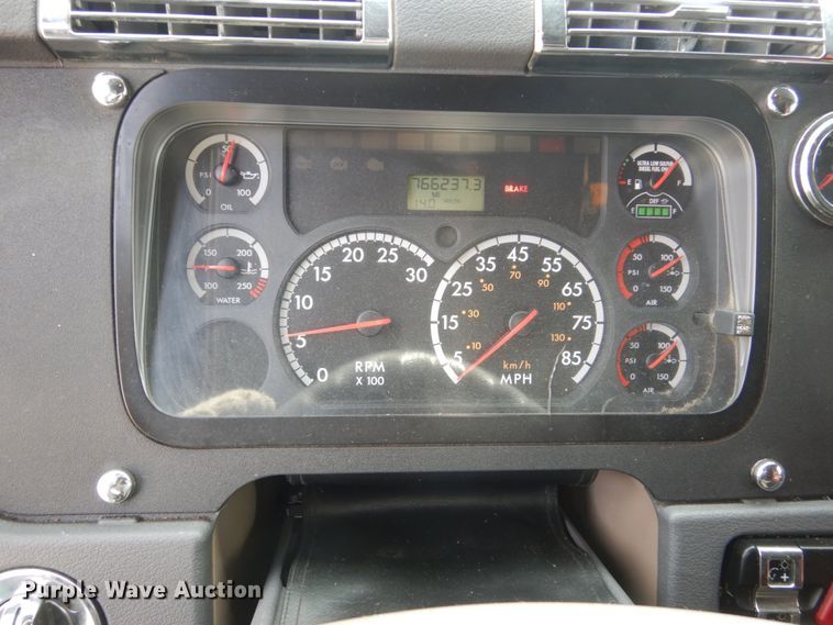 image for item EC9080 2013 Freightliner Cascadia semi truck