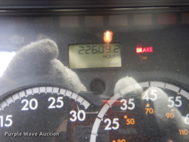 image for item EC9080 2013 Freightliner Cascadia semi truck