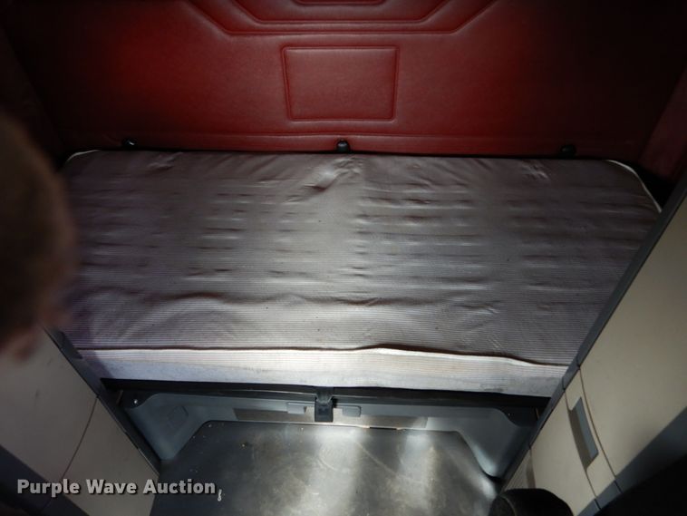 image for item EC9080 2013 Freightliner Cascadia semi truck