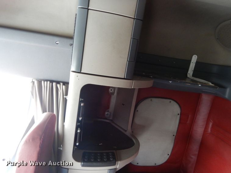 image for item EC9080 2013 Freightliner Cascadia semi truck