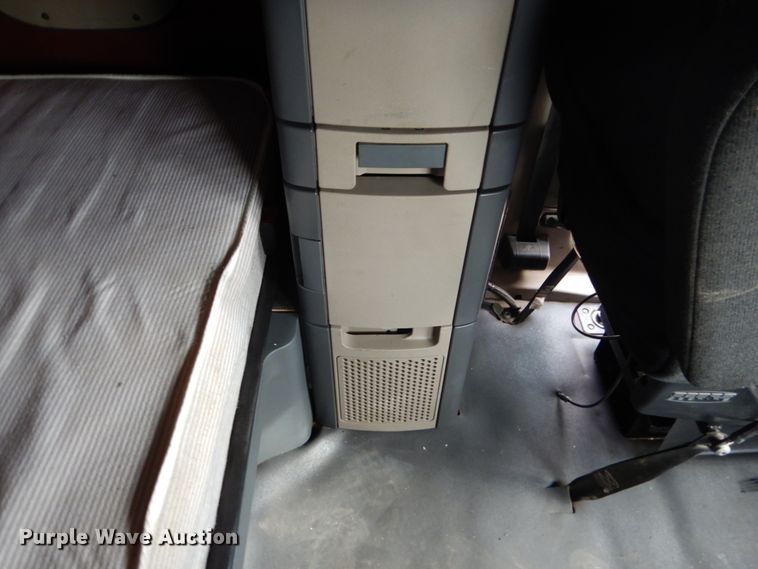 image for item EC9080 2013 Freightliner Cascadia semi truck