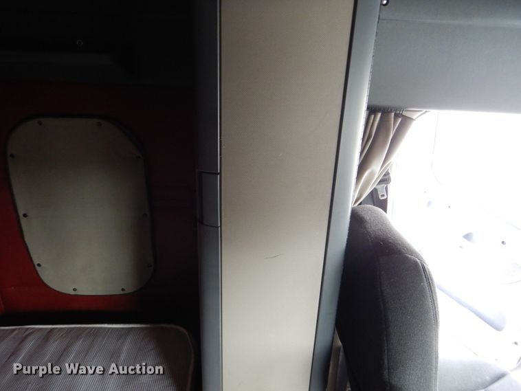 image for item EC9080 2013 Freightliner Cascadia semi truck