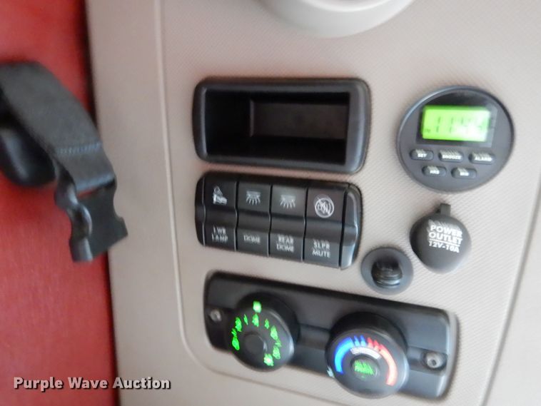 image for item EC9080 2013 Freightliner Cascadia semi truck