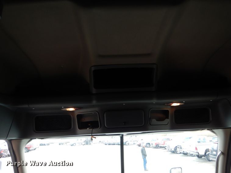 image for item EC9080 2013 Freightliner Cascadia semi truck