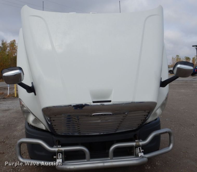 image for item EC9080 2013 Freightliner Cascadia semi truck