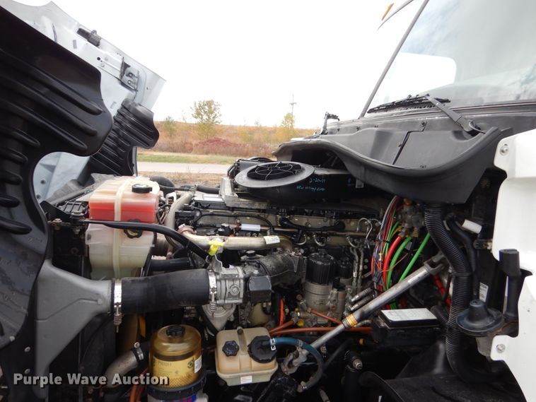 image for item EC9080 2013 Freightliner Cascadia semi truck