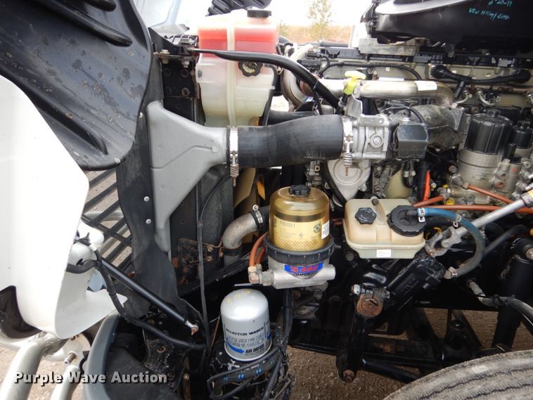 image for item EC9080 2013 Freightliner Cascadia semi truck