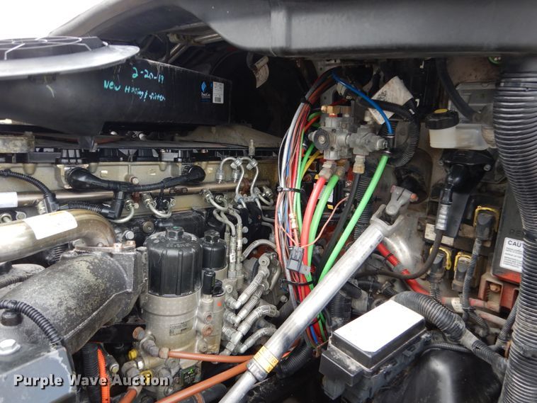 image for item EC9080 2013 Freightliner Cascadia semi truck