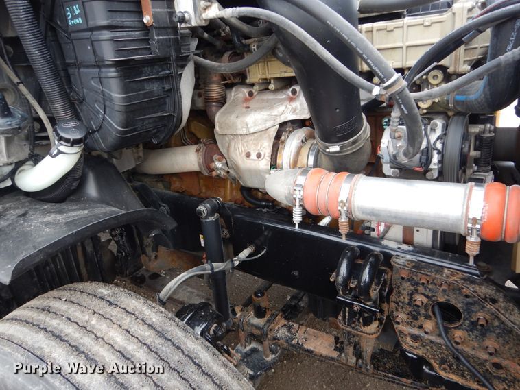 image for item EC9080 2013 Freightliner Cascadia semi truck