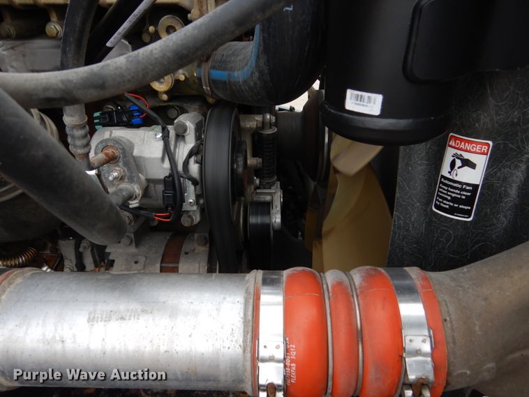 image for item EC9080 2013 Freightliner Cascadia semi truck