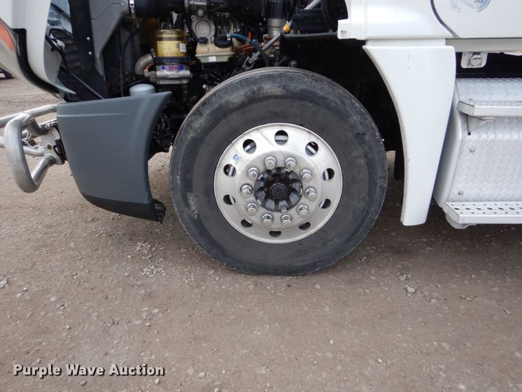 image for item EC9080 2013 Freightliner Cascadia semi truck