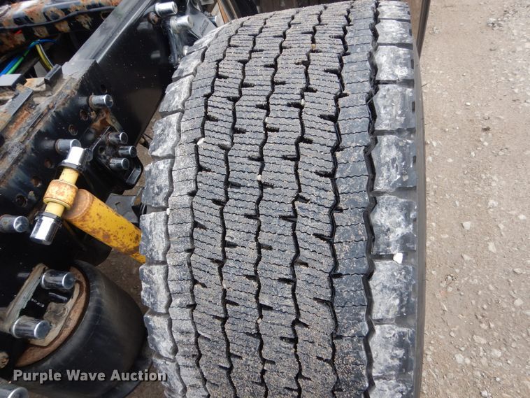 image for item EC9080 2013 Freightliner Cascadia semi truck