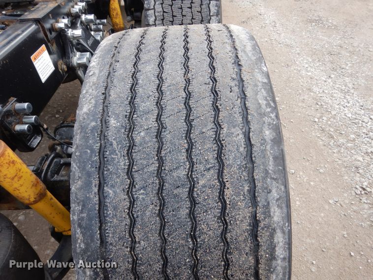 image for item EC9080 2013 Freightliner Cascadia semi truck