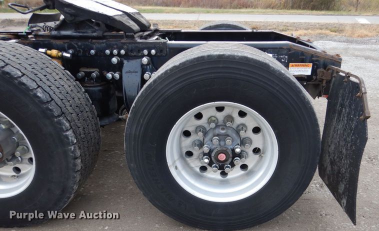 image for item EC9080 2013 Freightliner Cascadia semi truck