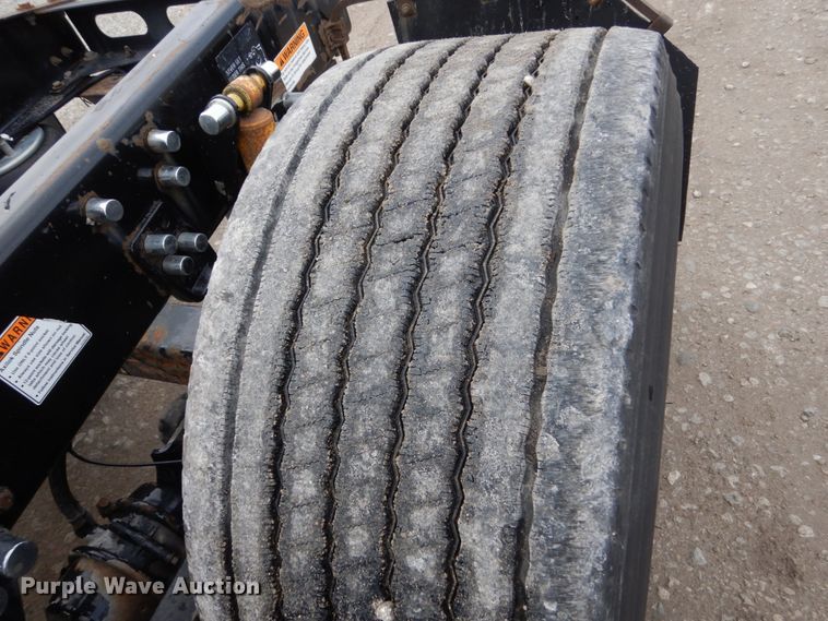 image for item EC9080 2013 Freightliner Cascadia semi truck