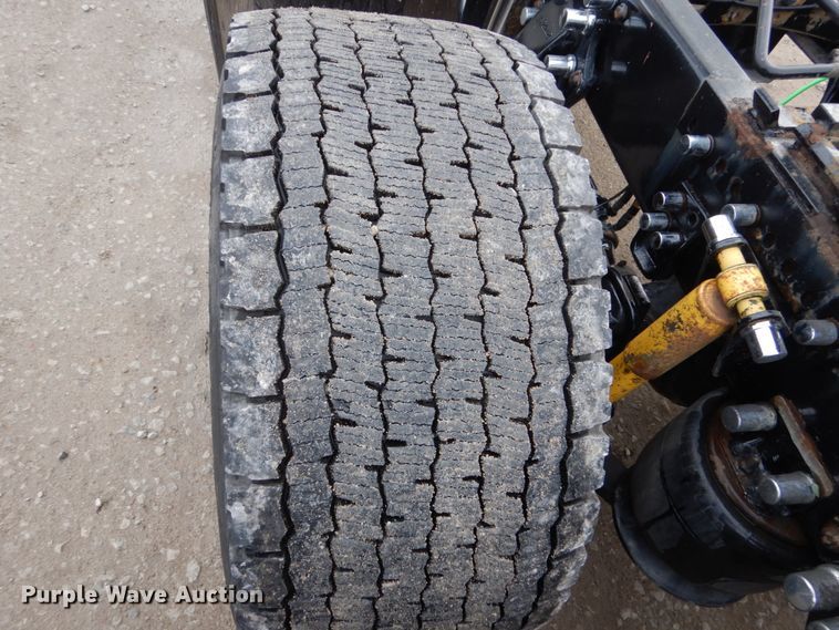 image for item EC9080 2013 Freightliner Cascadia semi truck