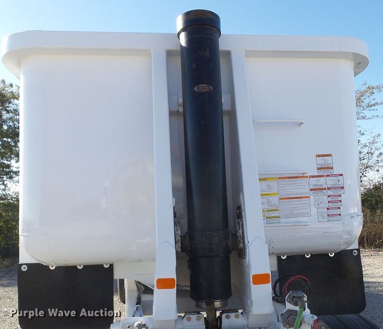 image for item EM9231 2004 Clement HL3034 end dump trailer