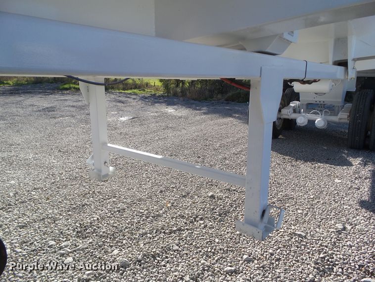 image for item EM9231 2004 Clement HL3034 end dump trailer