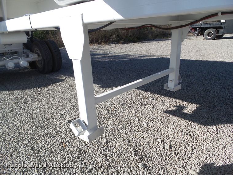 image for item EM9231 2004 Clement HL3034 end dump trailer