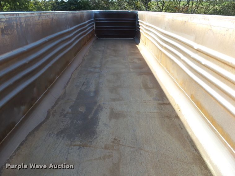 image for item EM9231 2004 Clement HL3034 end dump trailer