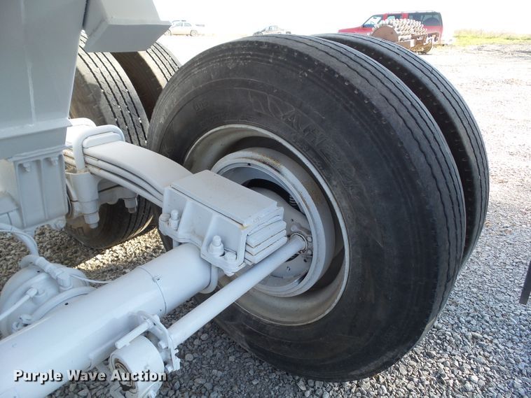 image for item EM9231 2004 Clement HL3034 end dump trailer