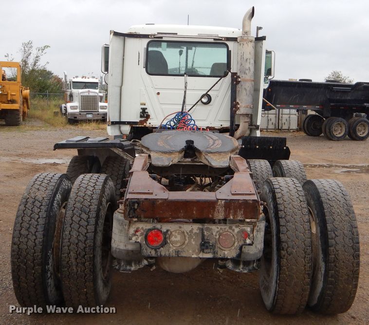 image for item EY9330 2002 Mack CH600 semi truck