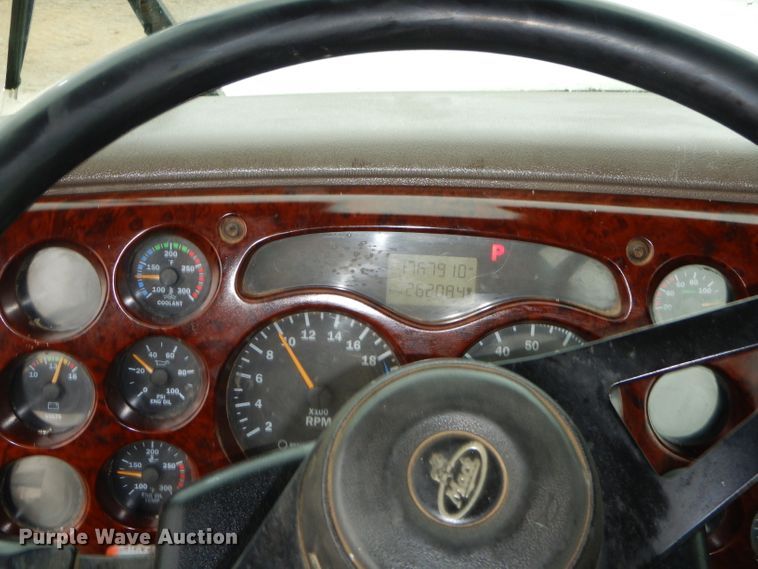 image for item EY9330 2002 Mack CH600 semi truck