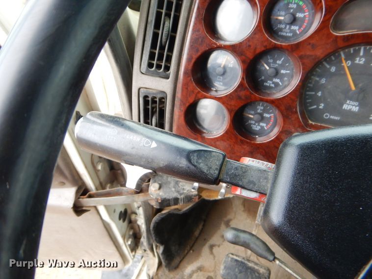 image for item EY9330 2002 Mack CH600 semi truck