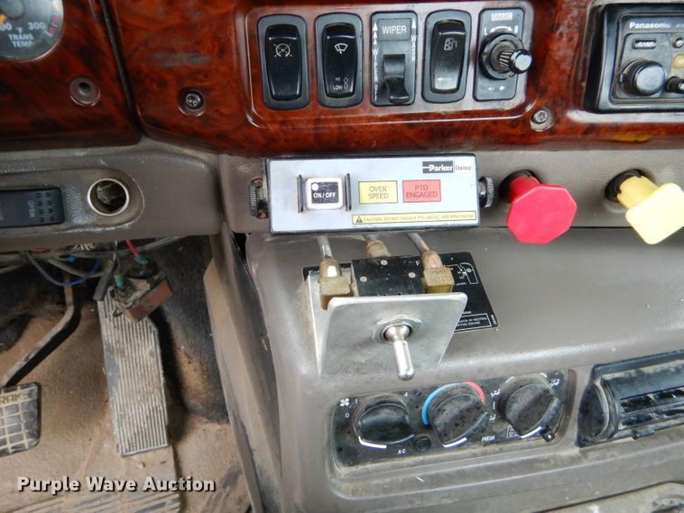 image for item EY9330 2002 Mack CH600 semi truck