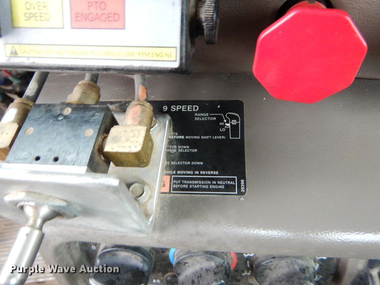 image for item EY9330 2002 Mack CH600 semi truck